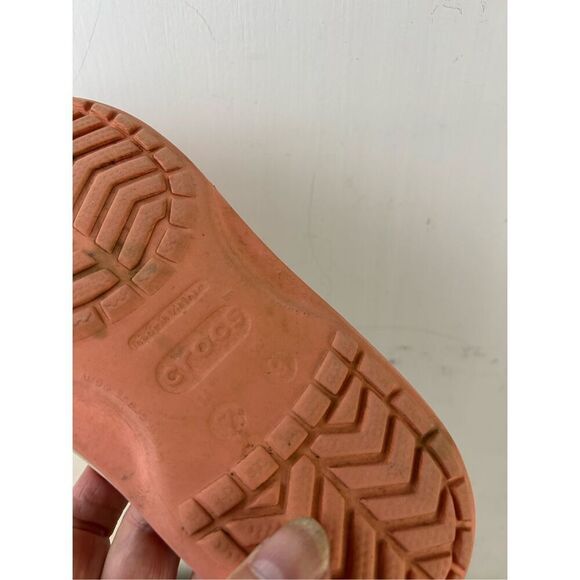Crocs size 9 flip flop sandals  peach pink (smudges ) - Picture 6 of 7